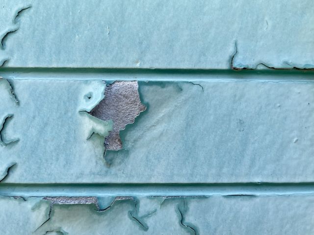 小平市の家で外壁塗装の劣化をチェック